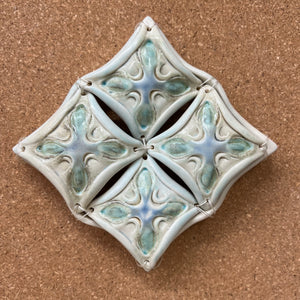 Quilt - 4-Square Porcelain Quilt Sampler - pale green and blue cross pattern (4QS22HGB-03)